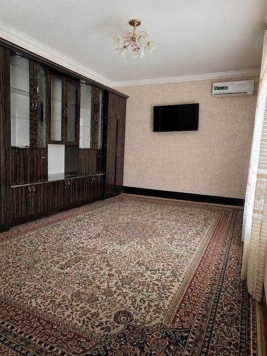 Yangi hokimyat va turistik markaz yaqinida 6 sotoxli hovli tez sotilad