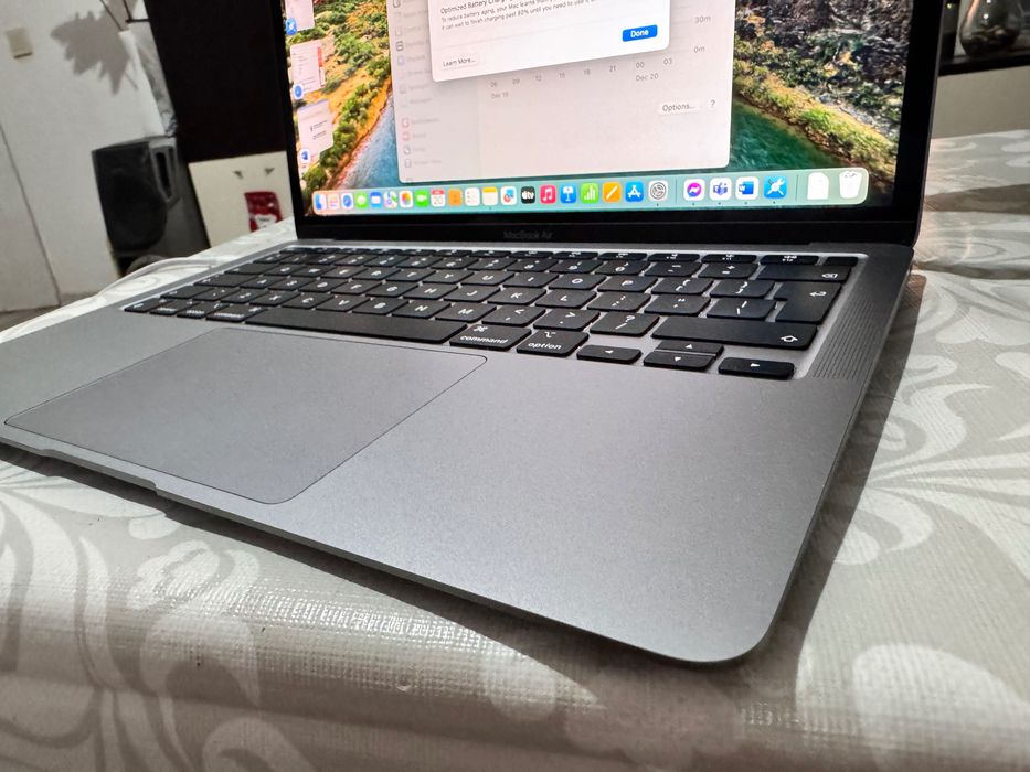 Продава се лаптоп Apple MagBook air 13.3" 256 Space Gray,Apple M1