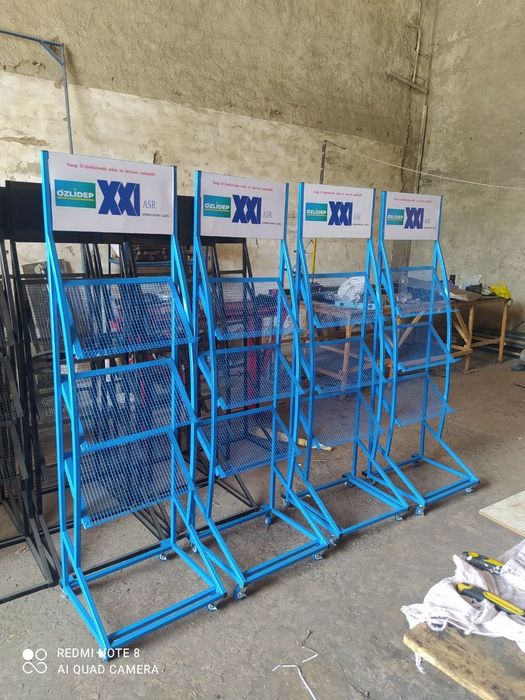 Стеллаж  полки витринные рекламные  стелаж