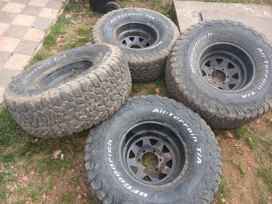 De vânzare jante+cauciucuri Nissan Patrol