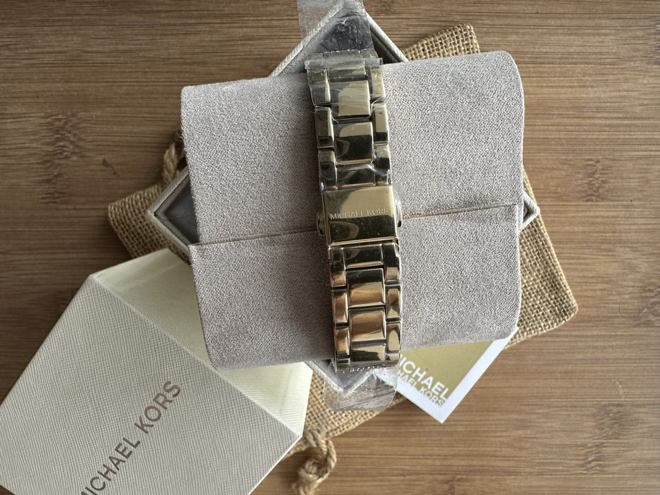 Ceas Michael Kors de dama Colectia Everest pave gold nou