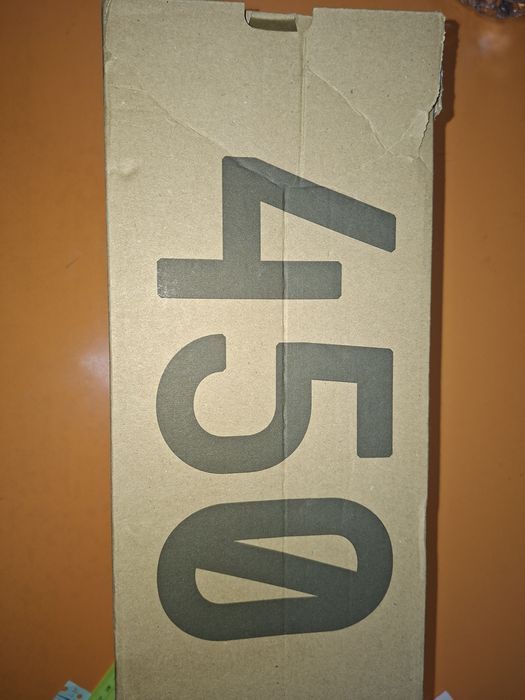 Нови спортни обувки