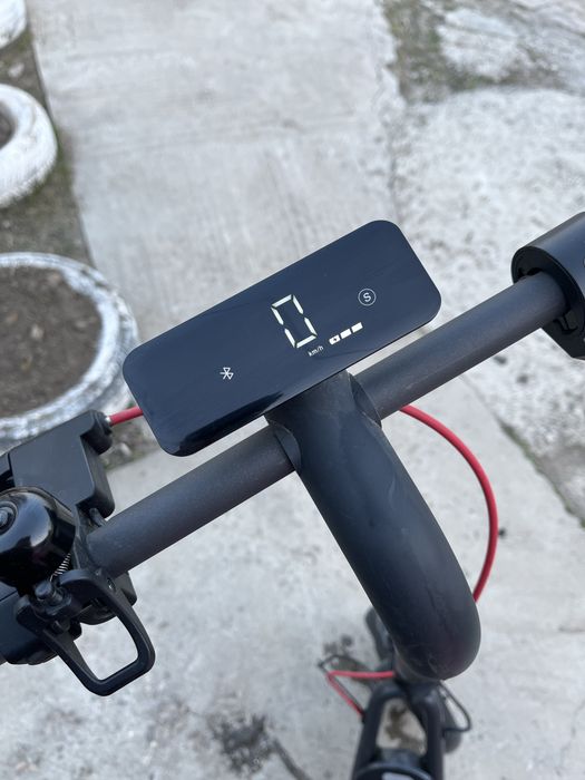 trotineta NAVEE v40i