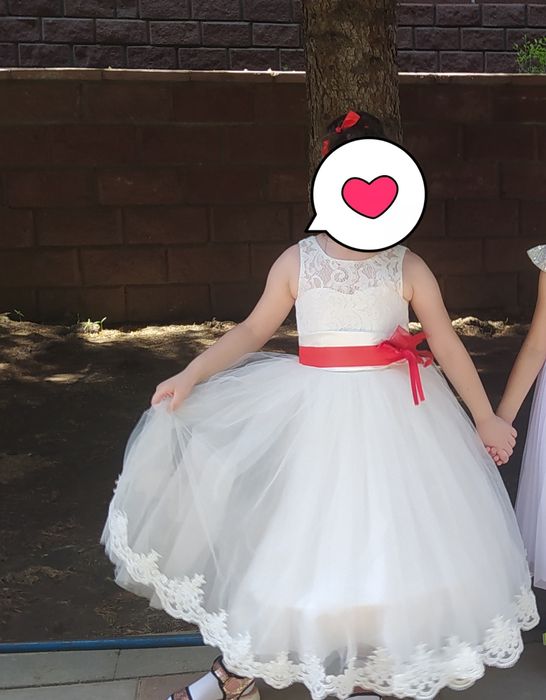 Продам платье на возраст 5-6лет