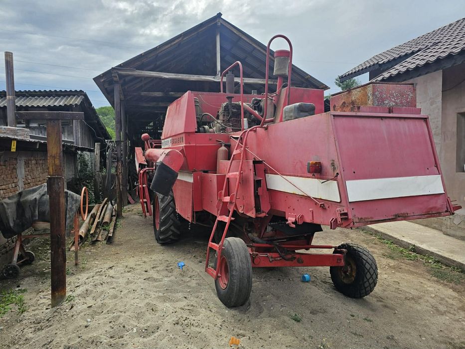 Vând combina Massey Ferguson