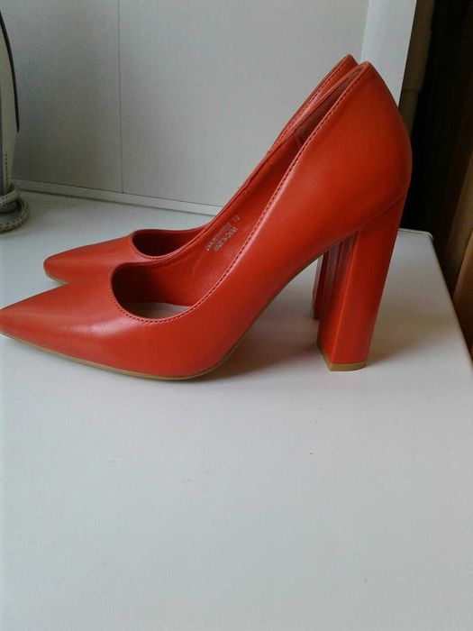 модные новые туфли