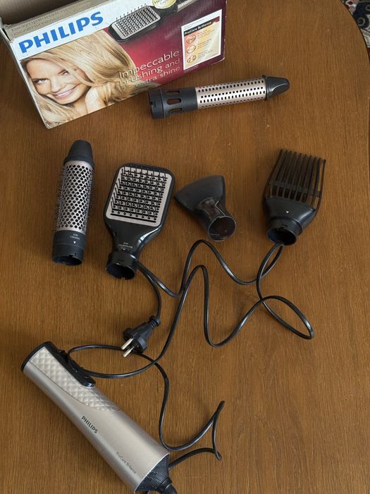 Фен-щетка Philips HP8657