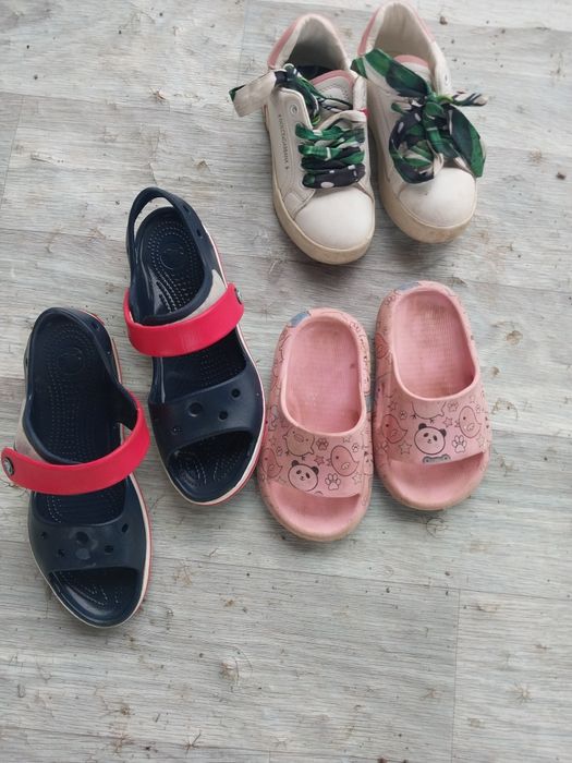 Отдам обувь детскую