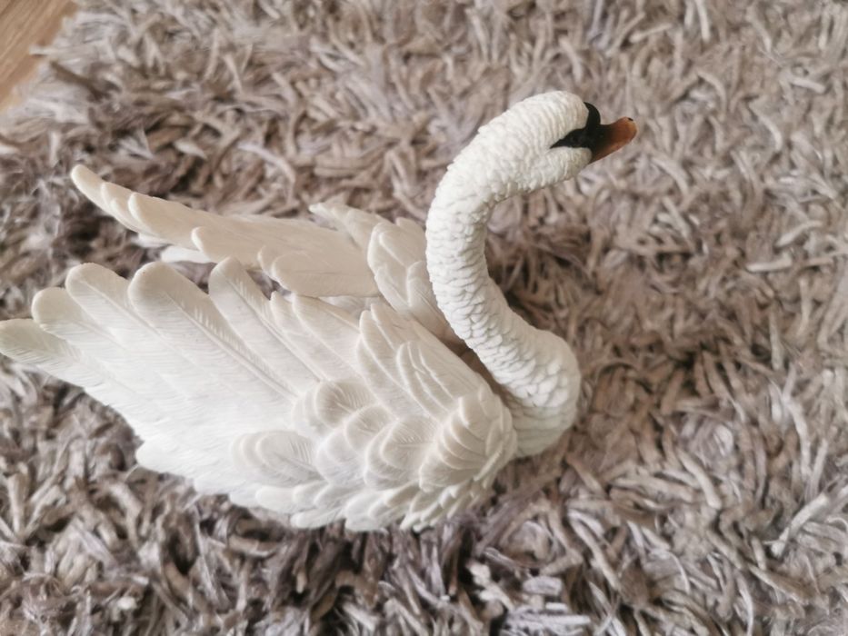 Продавам уникален лебед производство 1996год. Leonardo Colection