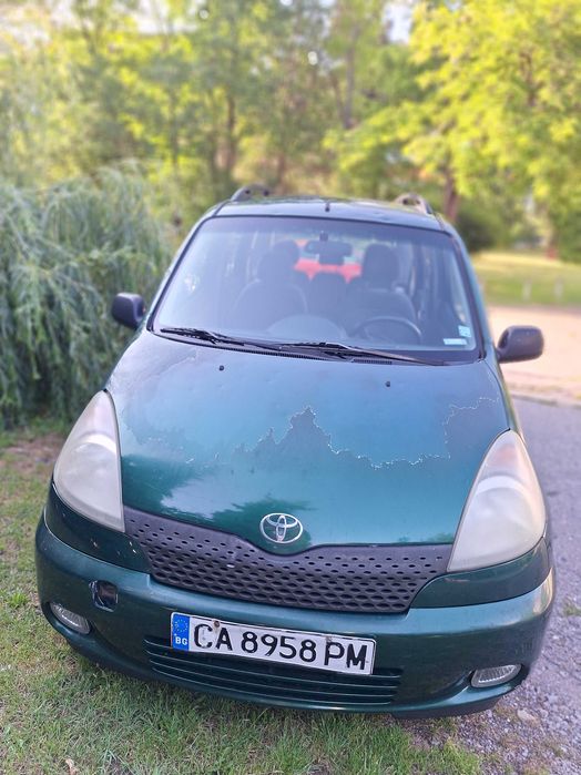 Toyota Yaris Verso 1.3, в движение, 2 комплекта гуми, климатик