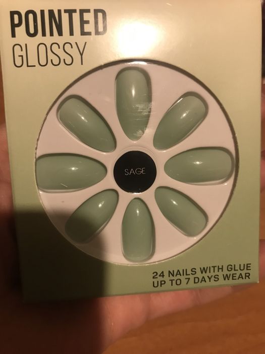 Изкуствени нокти. Различни модели.