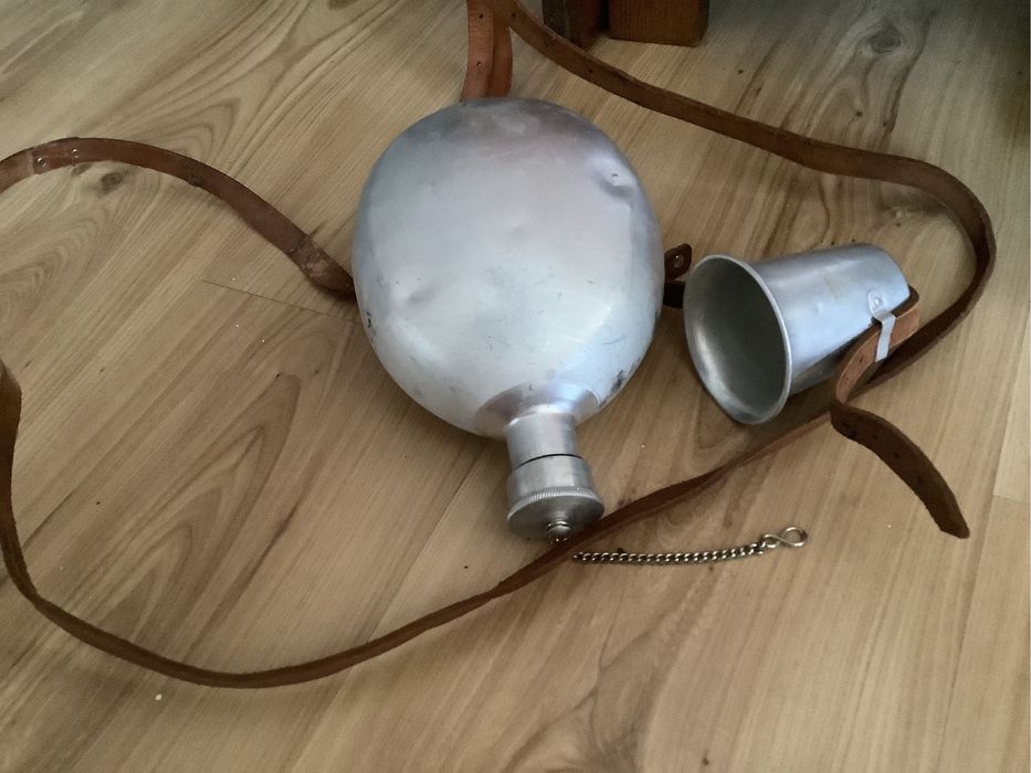 Vand vechi sticle suc, sufertas, masina mac