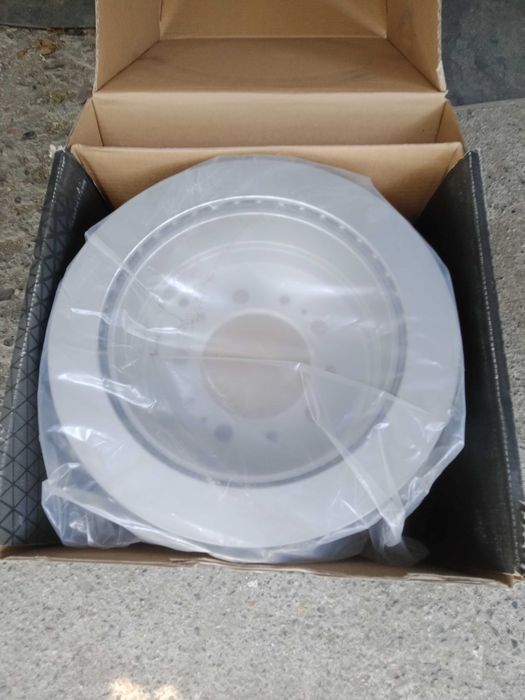 тормозные  диски задние Тойота  LAND CRUISER 100 LEXUS LX470 новые