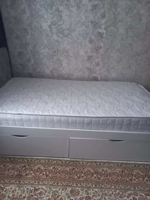 Продам односпальную кровать.