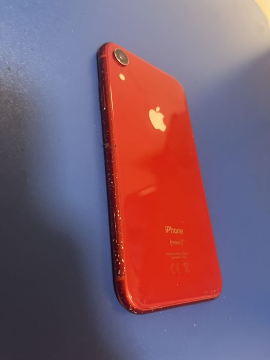 Vând Telefon iPhone ESTE un pic a spart display-ul funcționează tot