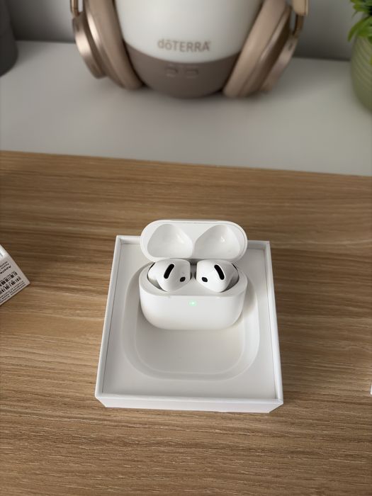 Apple AirPods 4 cu ANC – stare foarte bună