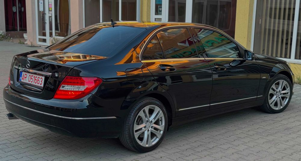 Mercedes-Benz C220 Avantgarde 170 CP 2012 Automată Distronic Plus