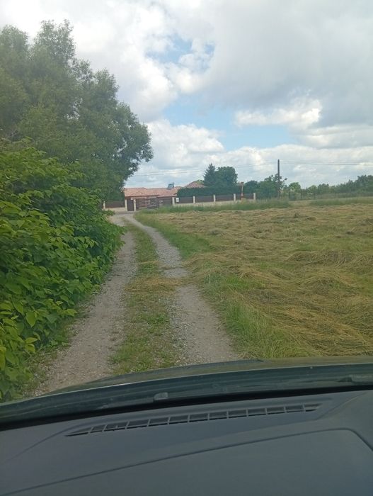 Doua terenuri cate O mie de metri patrat,parcela 1 este 20  euró M2,,,sí parcela 2 ..15 euró m2