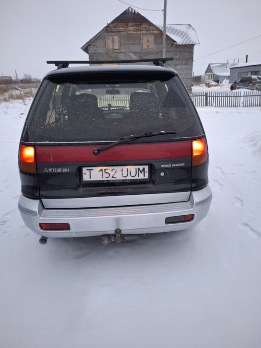 Митсубиси спейс рунер