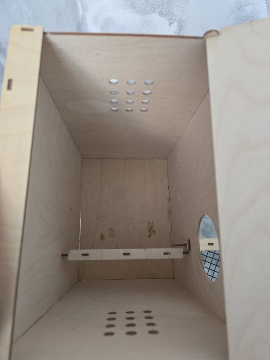 Продам деревянный дом для попугаев