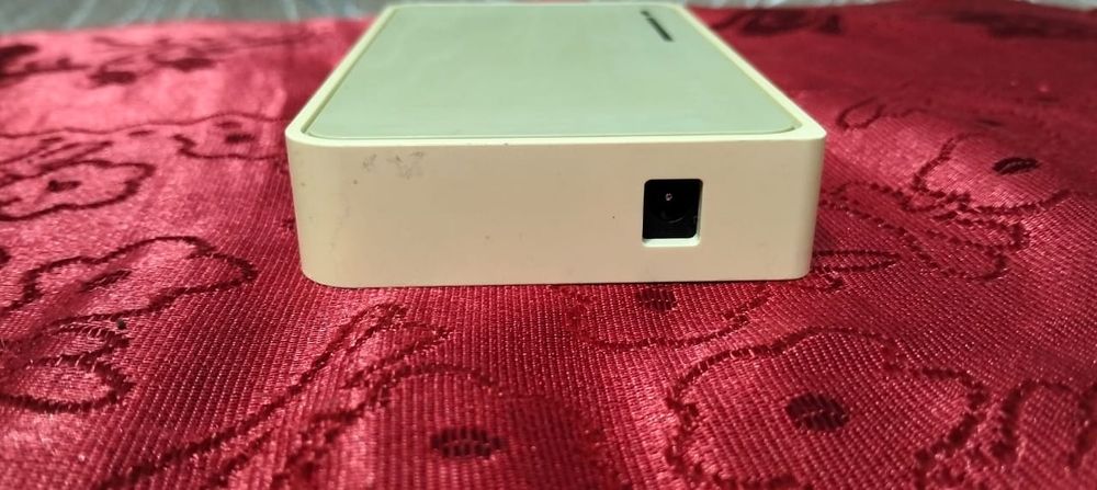 TP-LINK продам работает без блок питания