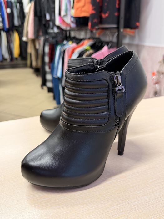 Дамски боти на ток