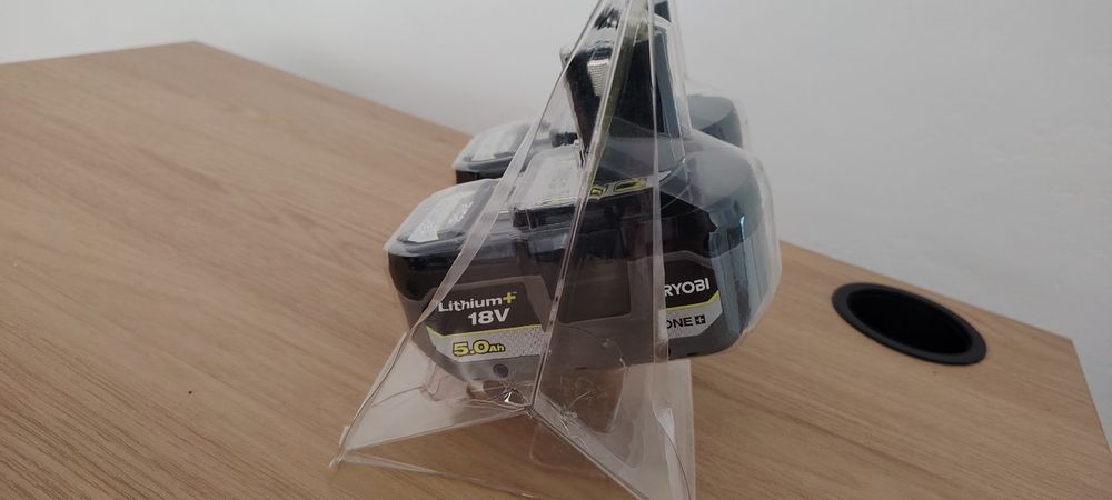 Vând acumulatori RYOBI noi, sigilați - doi la preț de unul - de 5 ah!!