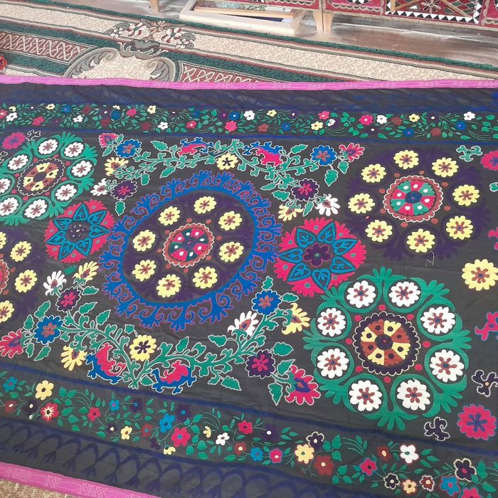 ANTIKVAR SUZANI – 1980 yil ipak ipda qoʻlda tekilgan