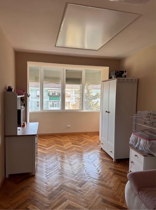 Vand apartament 3 camere in Brad, recent renovat