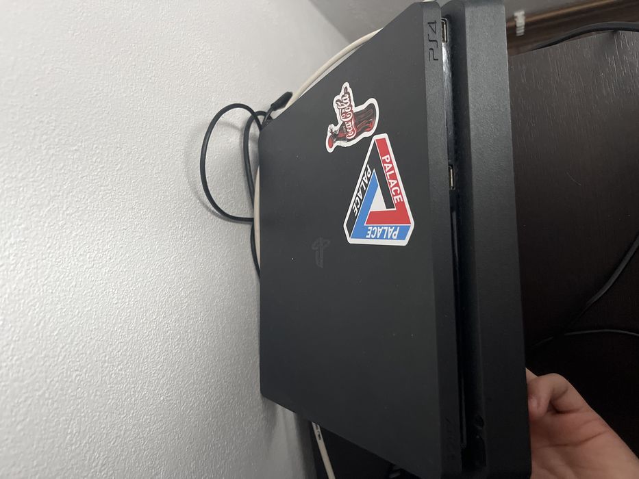 Vand Ps4 slim si cateva jocuri