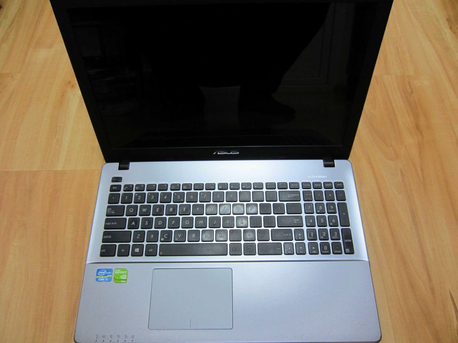 Laptop Asus X550V,Procesor I5,8Gb ram, SSD 120Gb, Video GForce GT720M