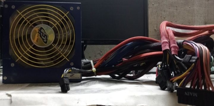 Продам блок питания FSP Epsilon 80Plus 800W.