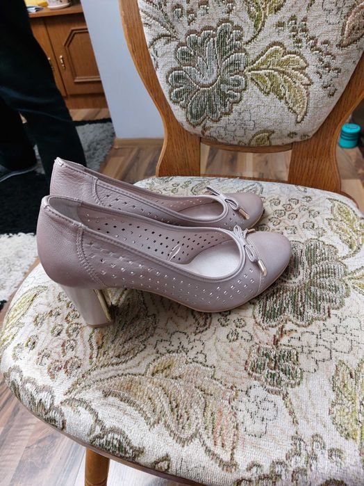 pantofi eleganti bej