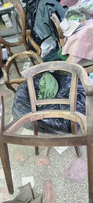 Restaurare Mobila Lustrui închleiat tapitat