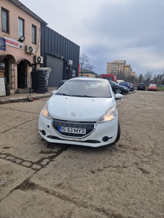Peugeot 208  1.0 2013