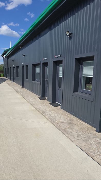 Vand hale si birouri 950 mp utili