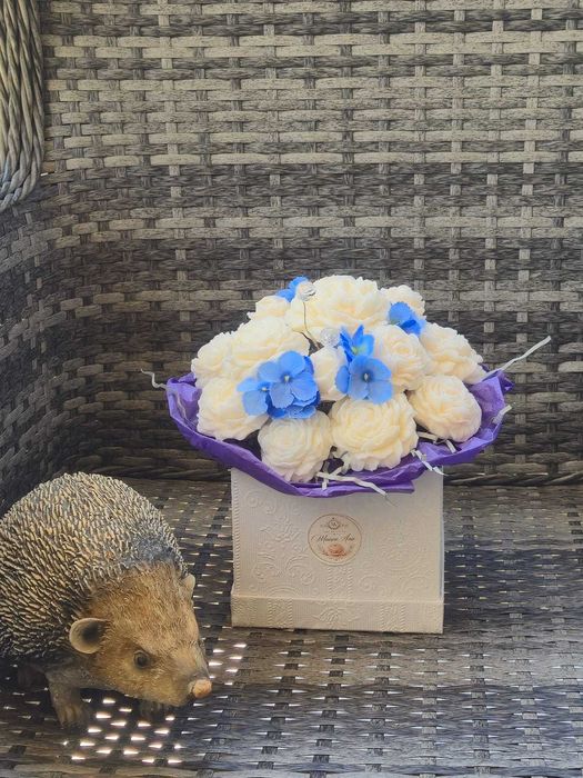 Vand aranjamente florale din ceara de soia