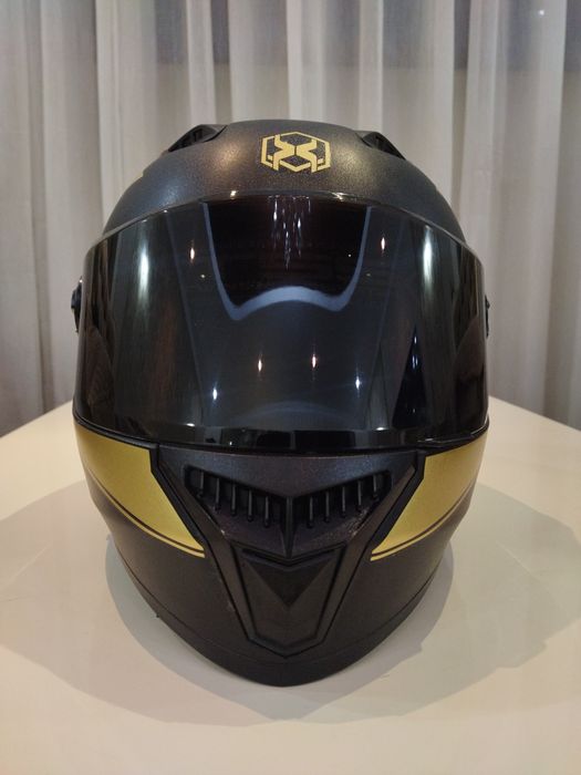 Продам мотошлем новый