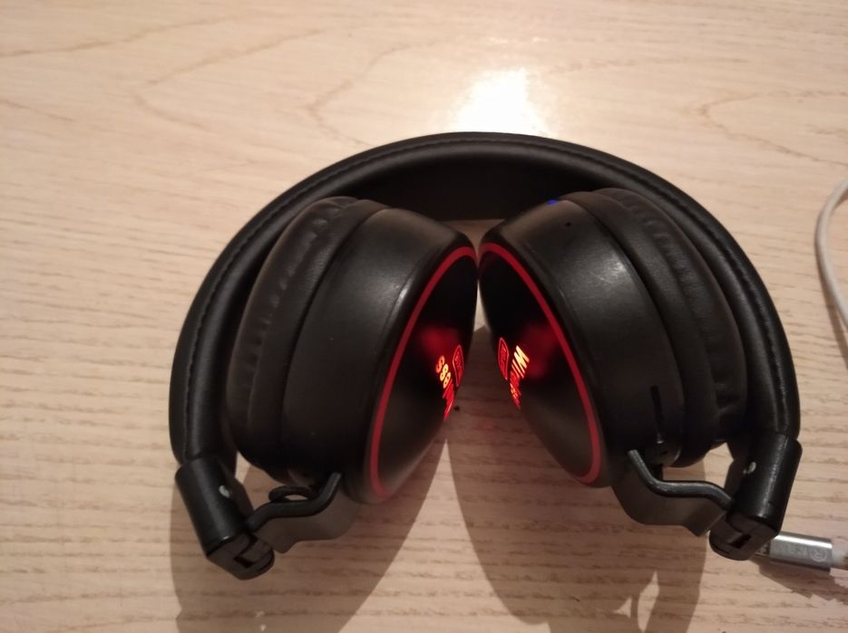 Продам наушник без проводной