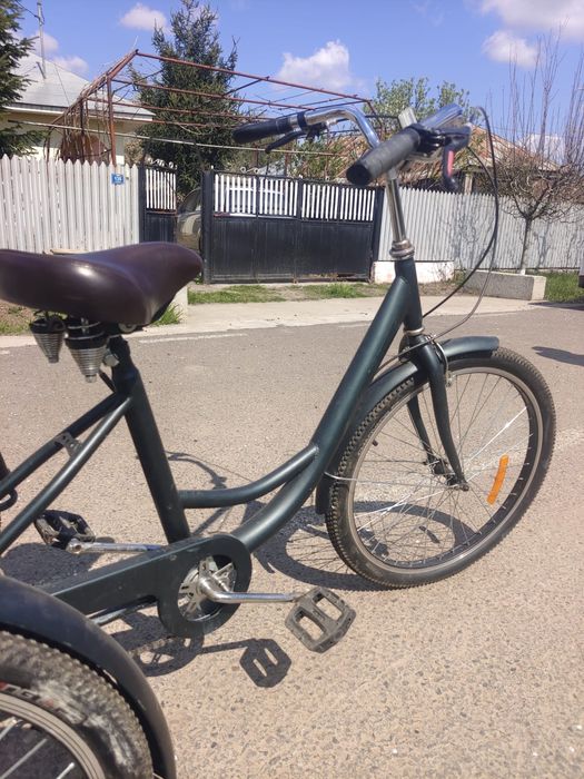 Bicicleta cu 3 roti/tricicleta