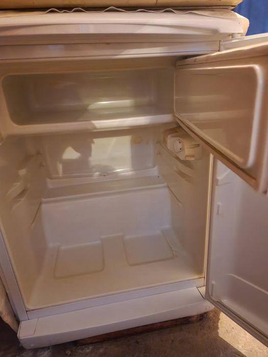 Холодильник офисный индезит