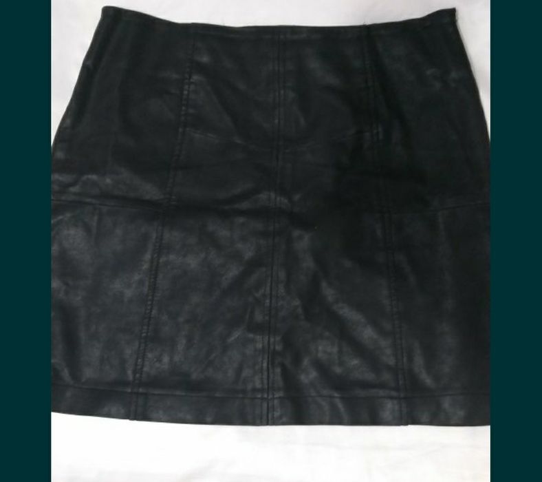 Безрукавка 150 тыс   48 меховая и юбка коженная б/у мало пользовались