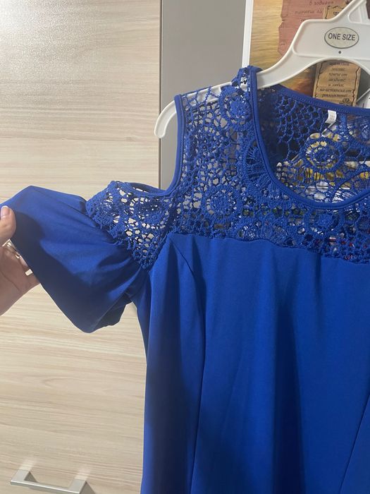 Елегантна синя рокля
