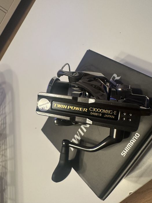 Mulineta shimano Twin power C3000MHG
