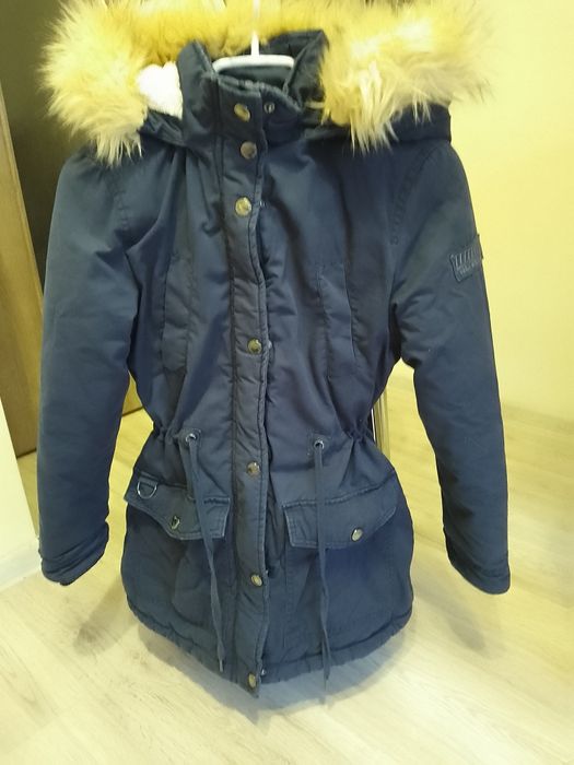 Vând geaca de iarna pt fetițe mărimea 146-152, vârsta 10-12 ani