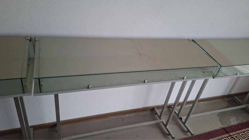 Стол стеклянный для музеев