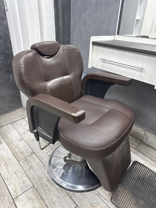 Vand mobila de frizerie