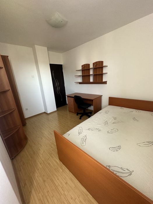Inchiriez apartament cu 3 camere complet mobilat/utilat zona Poli 2
