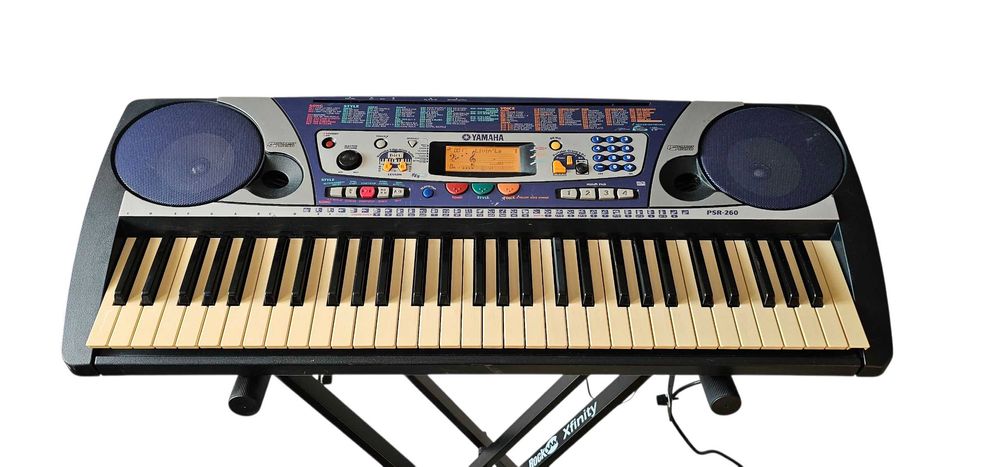 Orga / sintetizator / pian electronic Yamaha model PSR 260
