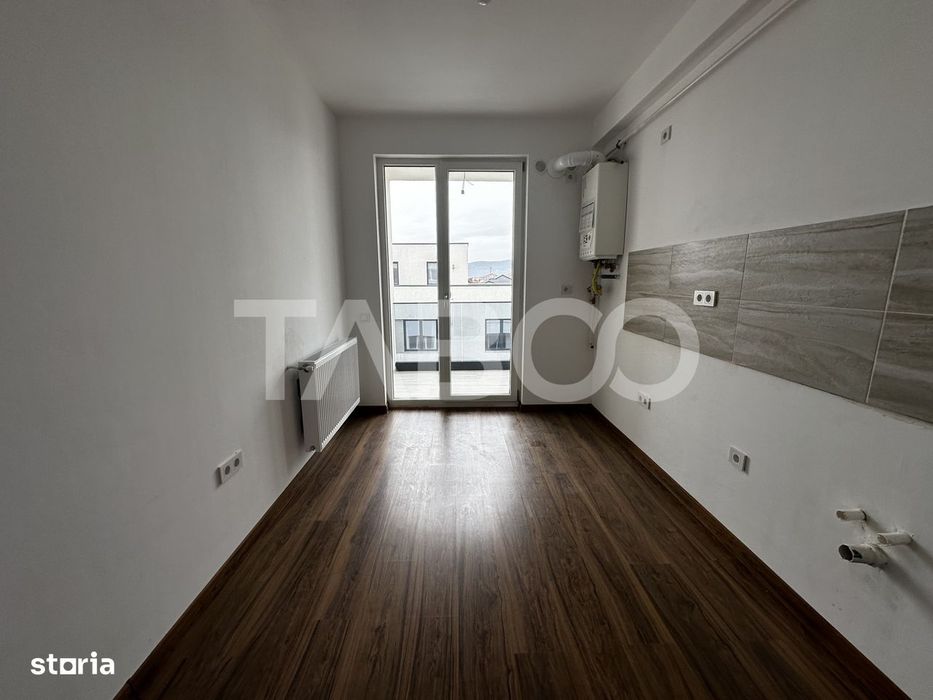 Garsoniera decomandata de vanzare 47 mpu logie loc de parcare Selimbar — fotografia 3